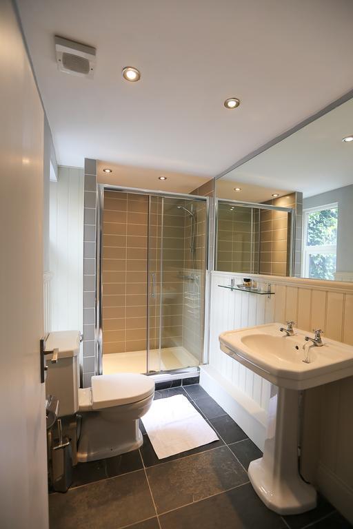 The Crown And Sceptre Hotel London Exterior photo