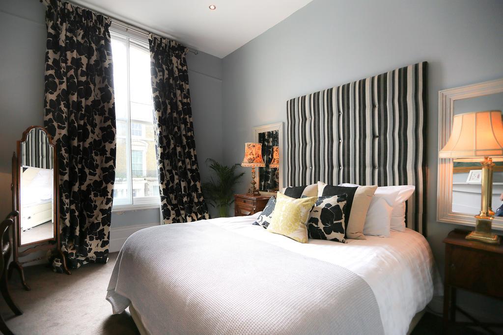 The Crown And Sceptre Hotel London Room photo